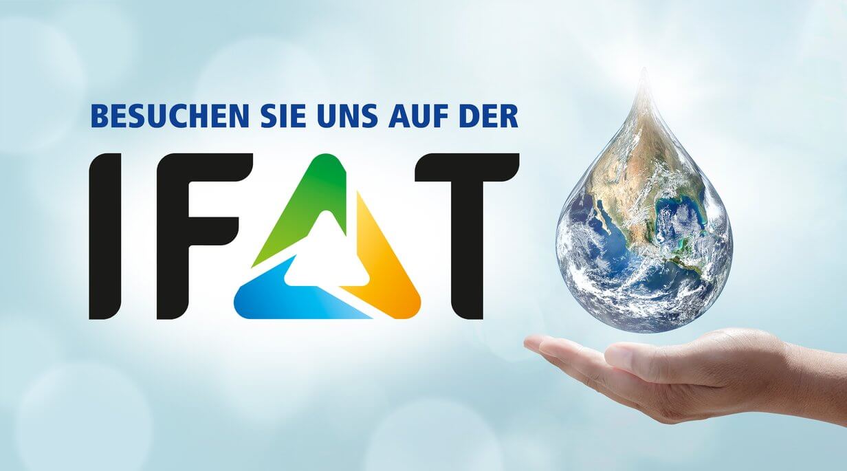Messelogo der IFAT 2022 mit Hand, die Wassertropfen hält