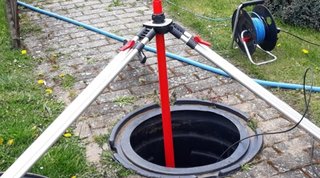 Dichtheitsprüfung und Service an einer Grube